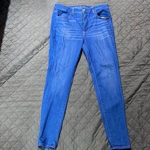 American Eagle high rise jegging. Medium blue wash. Size 12